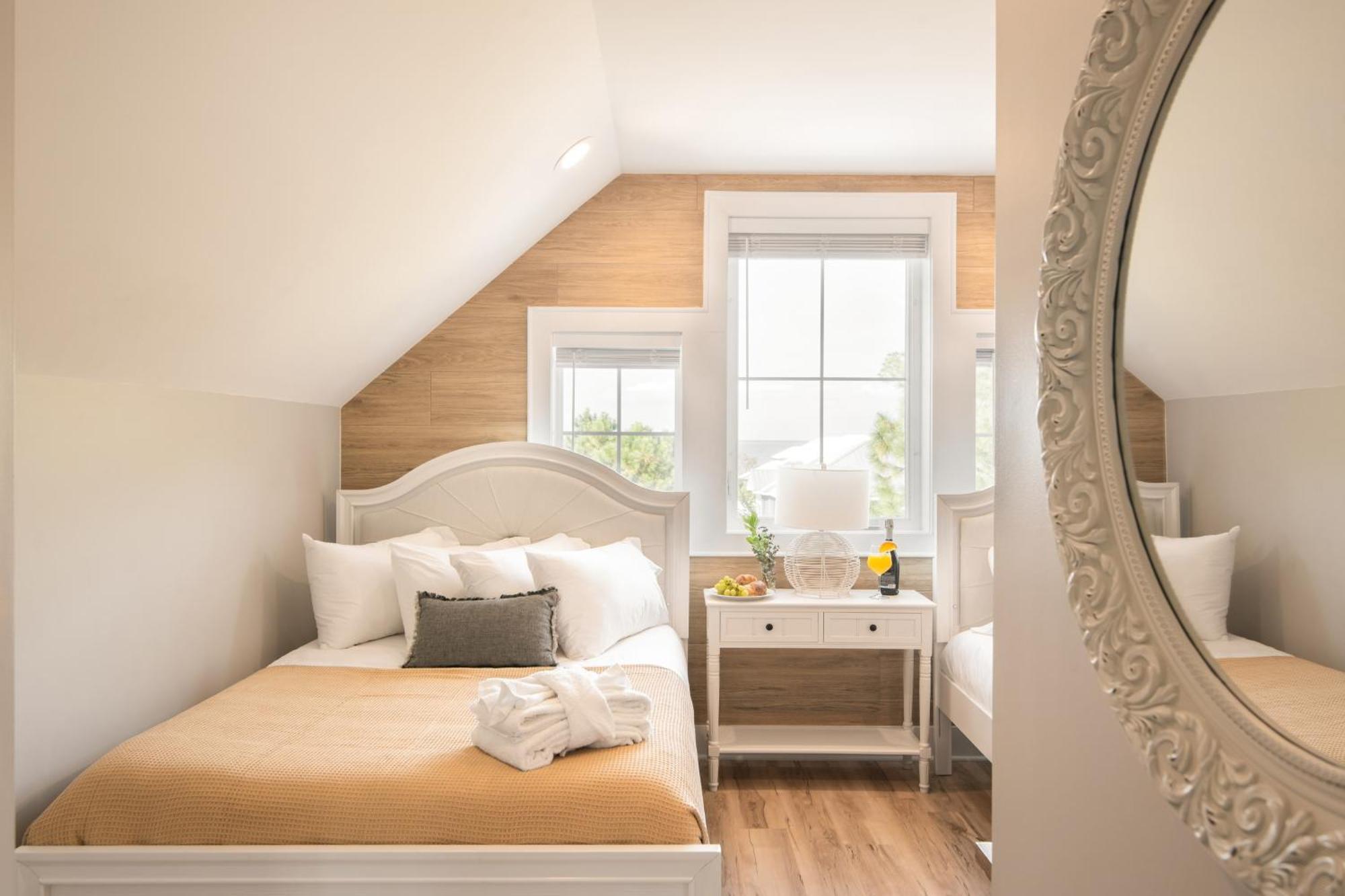 Edgewater By Avantstay Gorgeous Character Lakefront Home W Private Dock Destin Bagian luar foto